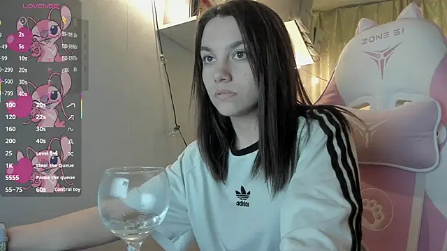 Snapshot of MashkaRay chatting on 03.18.25 MashkaRay online show from 03.18.25