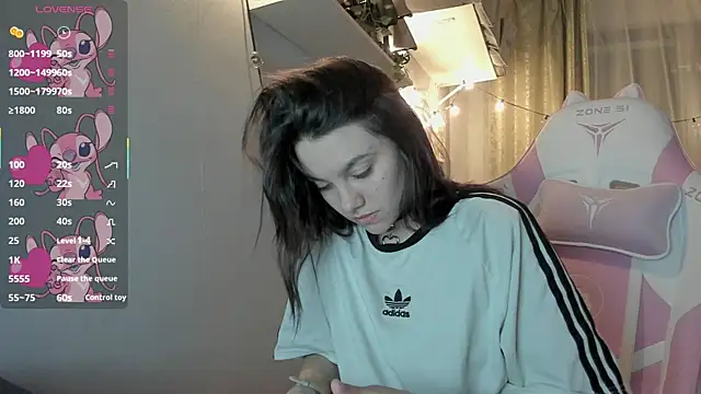 Snapshot of MashkaRay chatting on 03.20.25 MashkaRay online show from 03.20.25