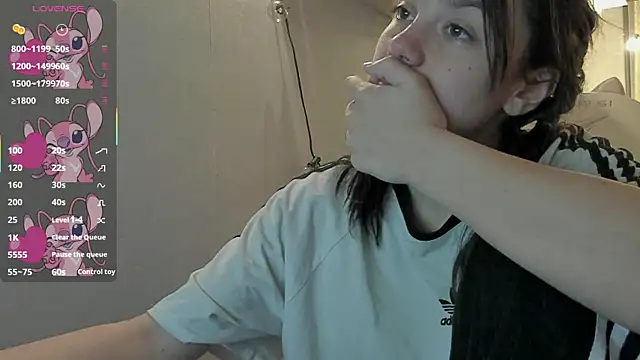 Snapshot of MashkaRay chatting on 03.22.25 MashkaRay online show from 03.22.25