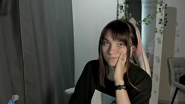 Snapshot of MashkaRay chatting on 09.11.25 MashkaRay online show from 09.11.25