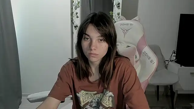 Snapshot of MashkaRay chatting on 09.28.25 MashkaRay online show from 09.28.25