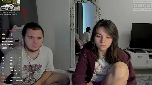 Snapshot of MashkaRay chatting on 10.26.25 MashkaRay online show from 10.26.25