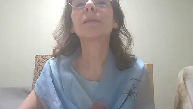 HollyJewel online show from 03.05.25