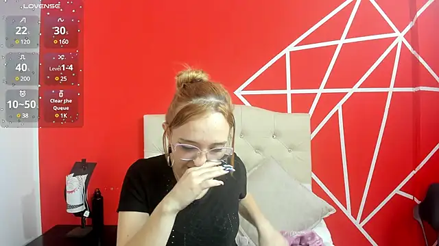 Liaroberts1 online show from 01.04.25