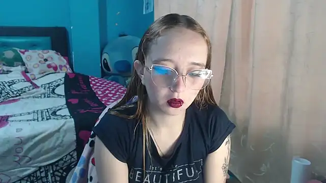 Liaroberts1 online show from 02.12.25