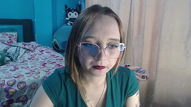 Liaroberts1 online show from 03.04.25