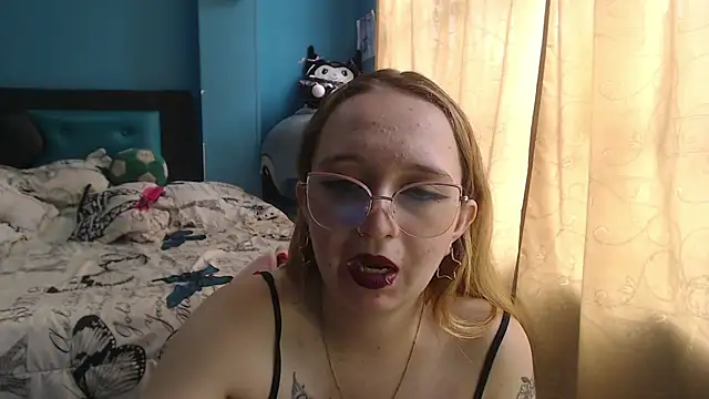 Liaroberts1 online show from 03.14.25