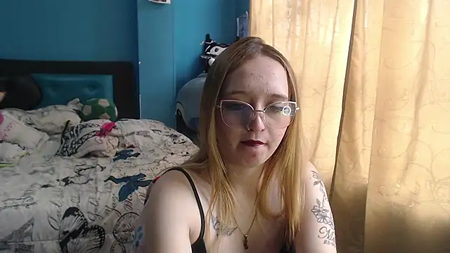 Liaroberts1 online show from 03.14.25