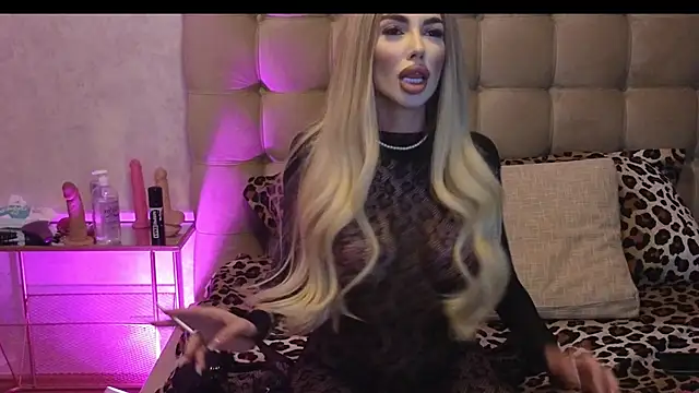 Snapshot of ArianaArianna chatting on 02.10.25 ArianaArianna online show from 02.10.25