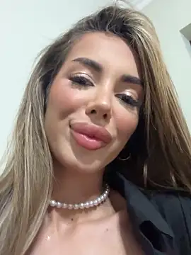 Snapshot of ArianaArianna chatting on 09.11.25 ArianaArianna online show from 09.11.25
