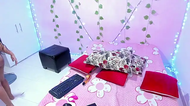 ambersmitx online show from 12.19.24