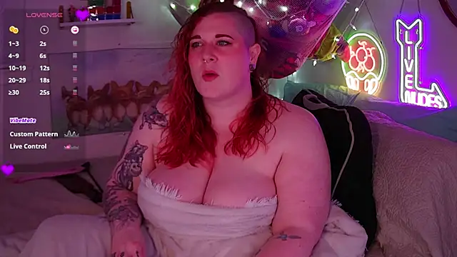 Snapshot of opalreigning chatting on 12.02.25 opalreigning online show from 12.02.25