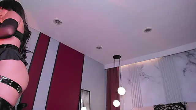 ninaevanss  online show from 11.27.25