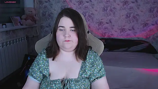Estelle Hicks online show from 05.06.26