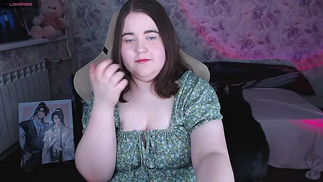 Snapshot of Estelle_Hicks chatting on 06.08.26 Estelle Hicks online show from 06.08.26