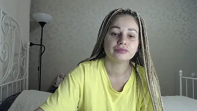 Snapshot of ShyEvaa chatting on 10.31.25 ShyEvaa online show from 10.31.25