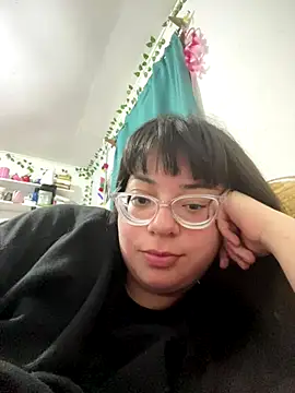 Snapshot of indiegirl666 chatting on 12.19.25 indiegirl666 online show from 12.19.25