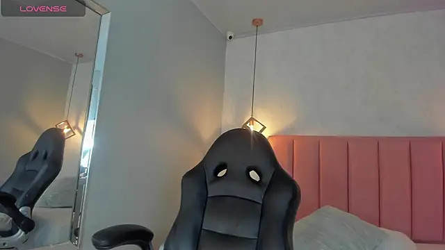 SUNNYCYRUS online show from 10.25.25