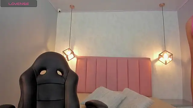 SUNNYCYRUS online show from 10.29.25