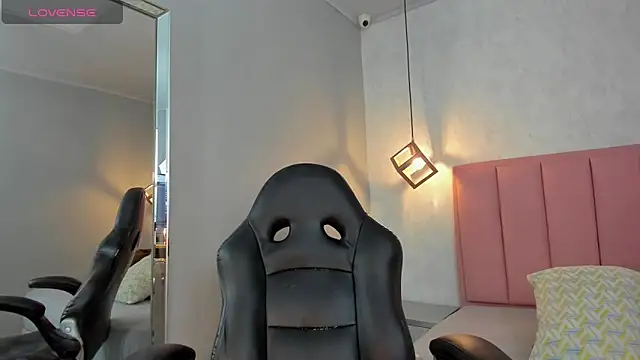SUNNYCYRUS online show from 04.22.26