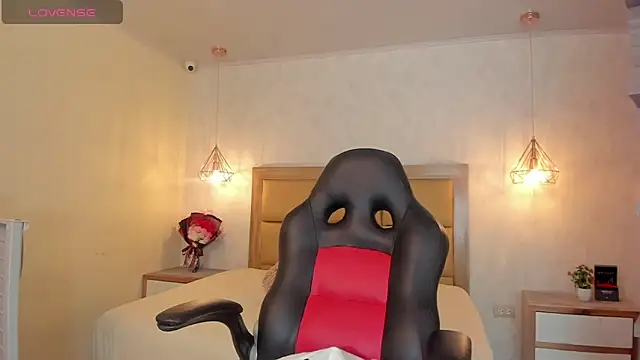 SUNNYCYRUS online show from 04.25.26