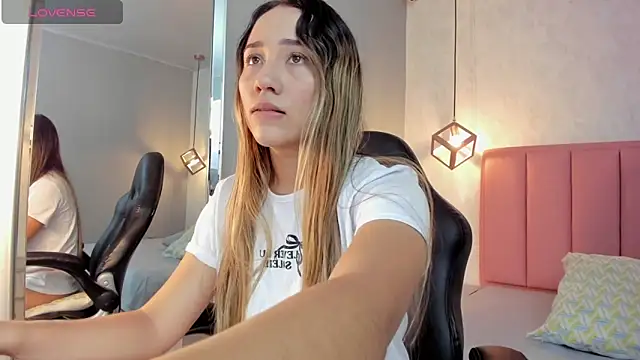SUNNYCYRUS online show from 04.29.26