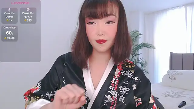 Snapshot of TumiLio chatting on 03.12.25 TumiLio online show from 03.12.25