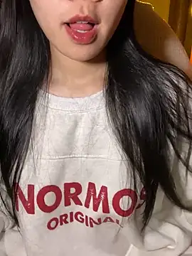 minmin2kk5 online show from 11.28.25