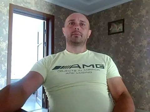 Snapshot of HuliganFisher chatting on 06.22.26 HuliganFisher online show from 06.22.26