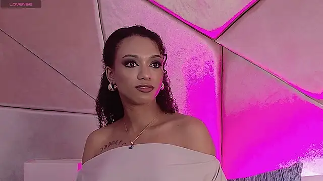 Snapshot of Nahomi_King chatting on 12.20.25 Nahomi King online show from 12.20.25