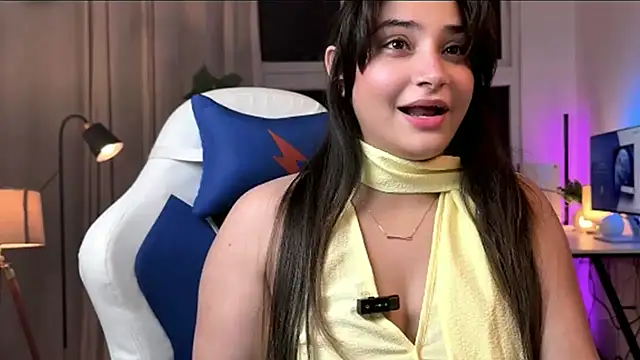 Snapshot of demieliss chatting on 04.13.26 demieliss online show from 04.13.26