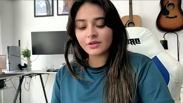 Snapshot of demieliss chatting on 05.21.26 demieliss online show from 05.21.26