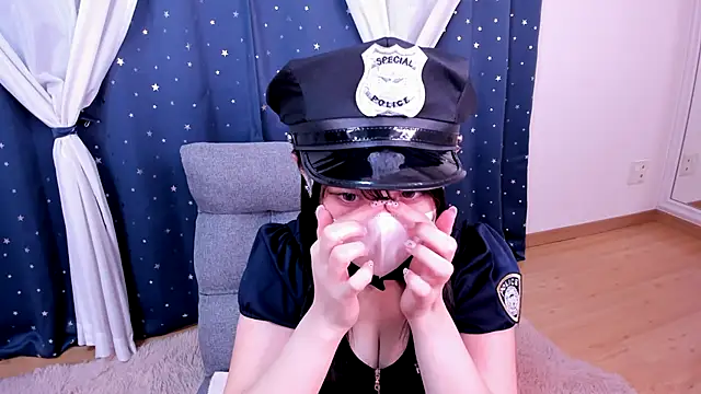 Snapshot of p_RUMiMi chatting on 10.30.25 p RUMiMi online show from 10.30.25