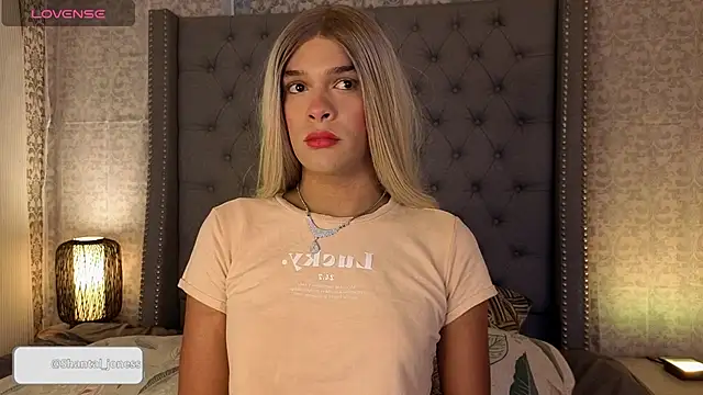 Snapshot of Shantal_Joness chatting on 09.29.25 Shantal Joness online show from 09.29.25