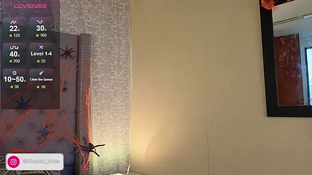 Snapshot of Shantal_Joness chatting on 10.28.25 Shantal Joness online show from 10.28.25