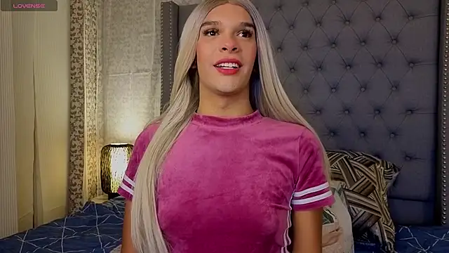 Snapshot of Shantal_Joness chatting on 11.05.25 Shantal Joness online show from 11.05.25