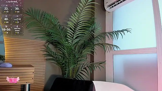 Snapshot of Aprillbrunette chatting on 05.19.26 Aprillbrunette online show from 05.19.26