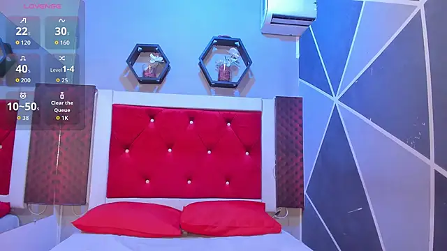 Karoll014 online show from 11.24.25