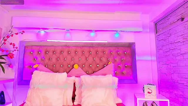 Tayzon Foxxx online show from 10.10.25