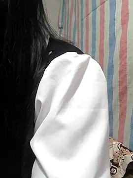 Snapshot of Sweetlove_77 chatting on 12.17.25 Sweetlove 77 online show from 12.17.25