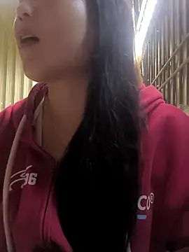 Snapshot of Sweetlove_77 chatting on 12.18.25 Sweetlove 77 online show from 12.18.25