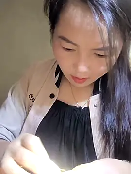 Snapshot of Sweetlove_77 chatting on 12.20.25 Sweetlove 77 online show from 12.20.25