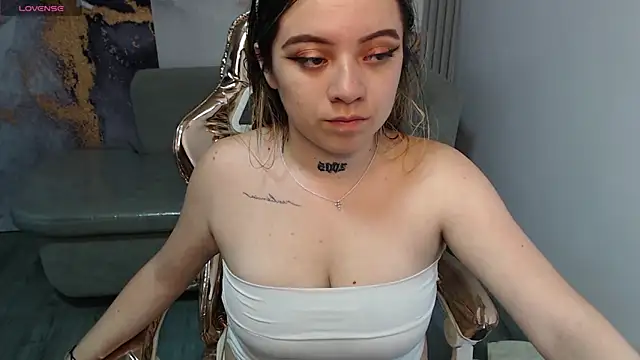 Snapshot of Cristal_v_1 chatting on 12.27.24 Cristal v 1 online show from 12.27.24