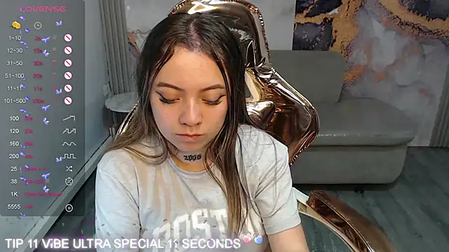 Snapshot of Cristal_v_1 chatting on 01.26.25 Cristal v 1 online show from 01.26.25