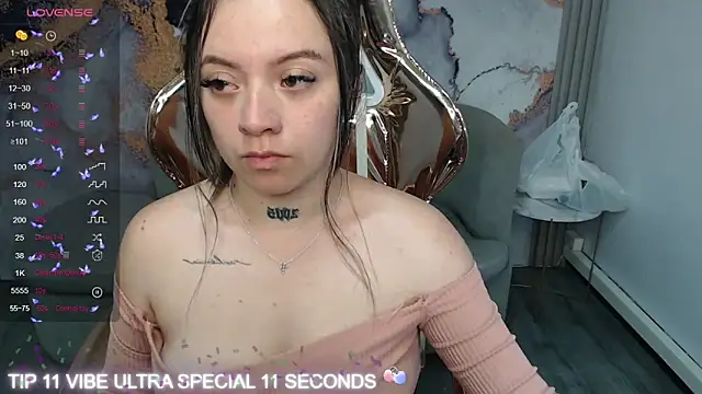 Snapshot of Cristal_v_1 chatting on 02.14.25 Cristal v 1 online show from 02.14.25