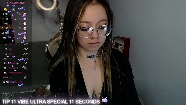 Snapshot of Cristal_v_1 chatting on 03.13.25 Cristal v 1 online show from 03.13.25