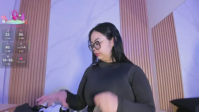 Snapshot of juicy_led_ chatting on 11.17.25 juicy led online show from 11.17.25