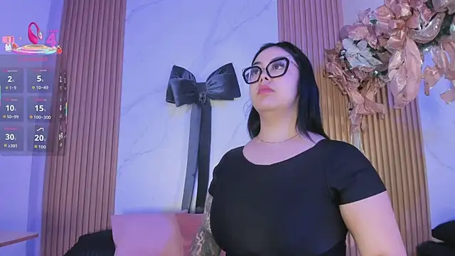 Snapshot of juicy_led_ chatting on 12.18.25 juicy led online show from 12.18.25