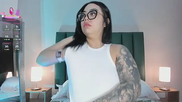 Snapshot of juicy_led_ chatting on 02.27.26 juicy led online show from 02.27.26