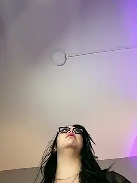 Snapshot of juicy_led_ chatting on 03.18.26 juicy led online show from 03.18.26